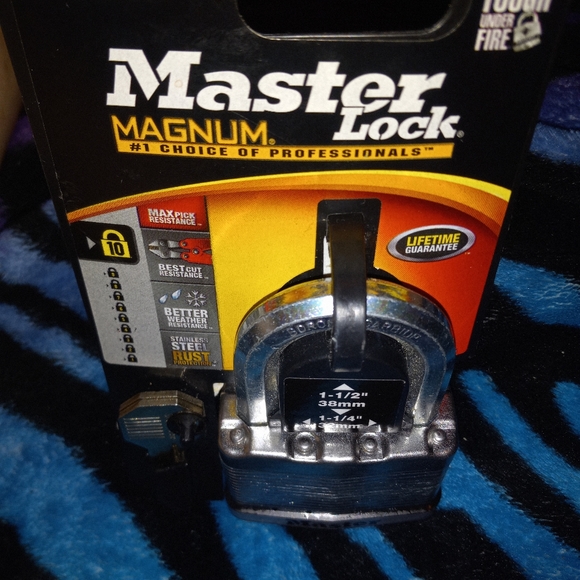 Brand New MASTER LOCK M15XKADLF MAGNUM 1-1/2'' 38mm PADLOCK 1-1/4'' 32mm - Picture 6 of 6